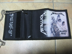 Metallica, hrubá, pevná, textilná peňaženka s retiazkou a karabínkou